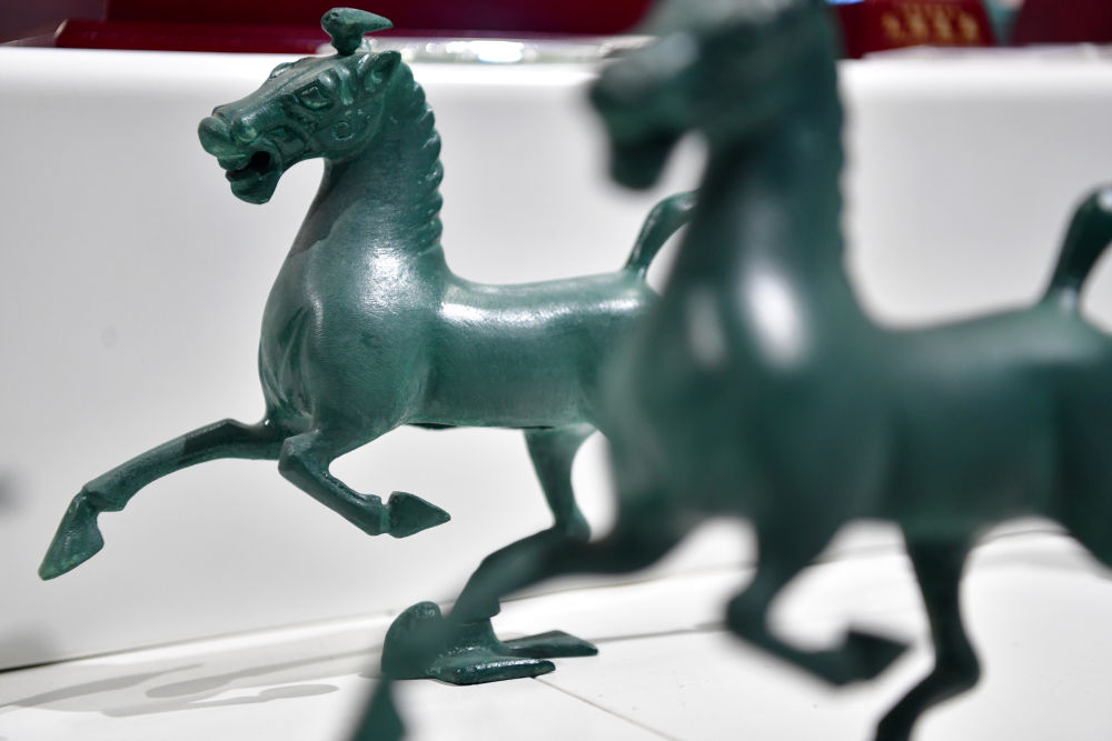 甘肃省博物馆国宝铜奔马的文创热