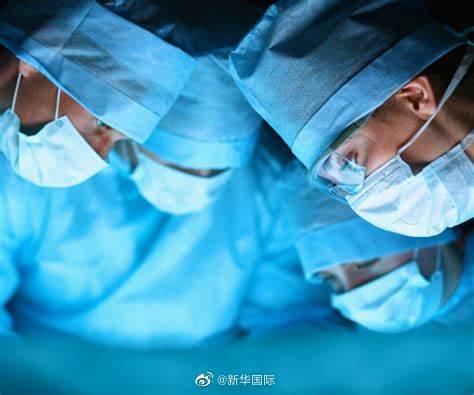 世界首例!美国医生为患者移植转基因猪心脏