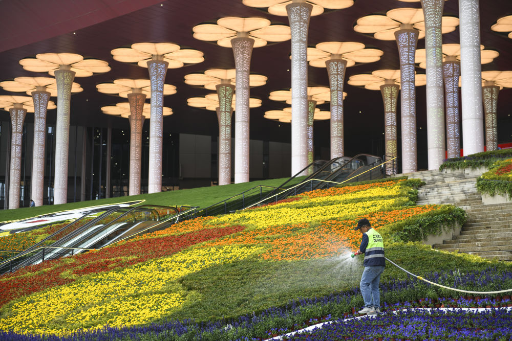 进博会的举办场所,昵称为"四叶草"的国家会展中心(上海)静候开幕.