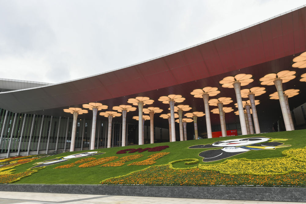 四叶草静候开幕