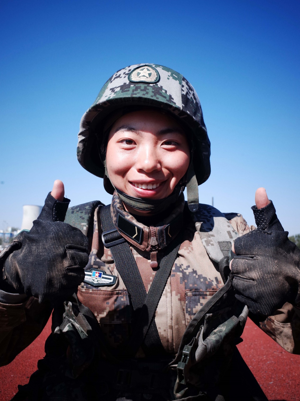 别眨眼174秒带你看00后联勤女兵的华丽转变