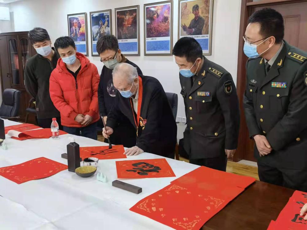 辽宁沈阳大东区为抗战、抗美援朝老兵写春联送祝福