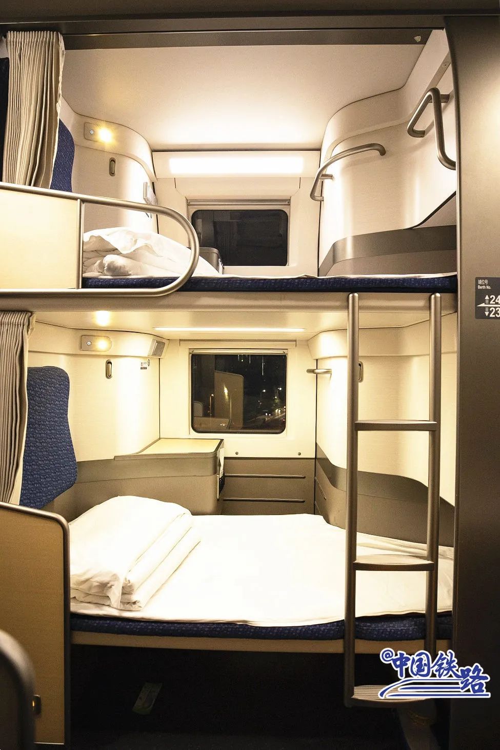 双层卧铺动车组春运首秀网友这是移动宾馆吧