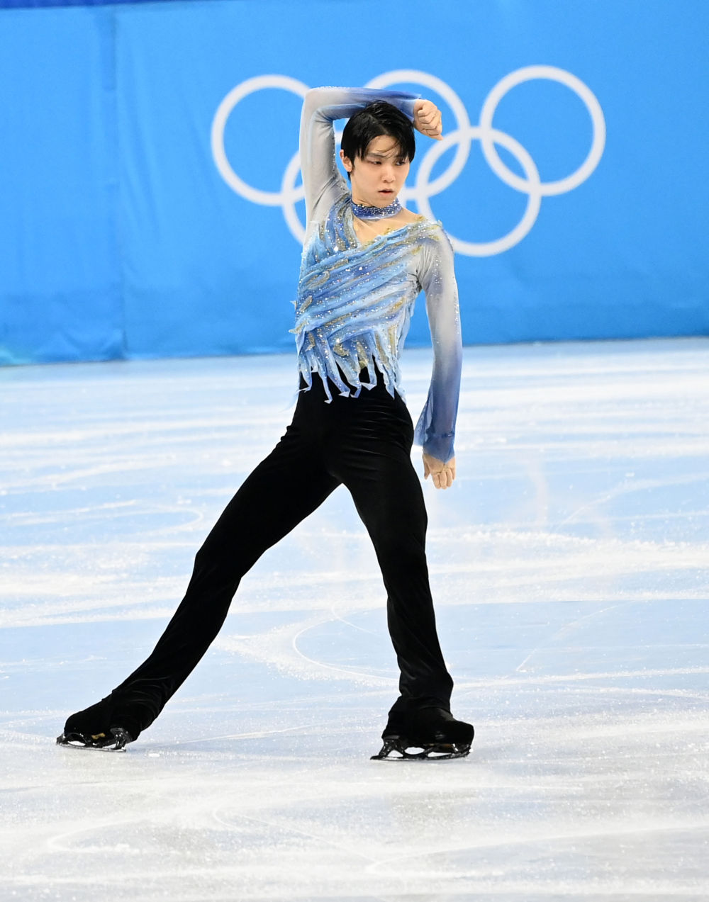 日本选手羽生结弦在比赛中.
