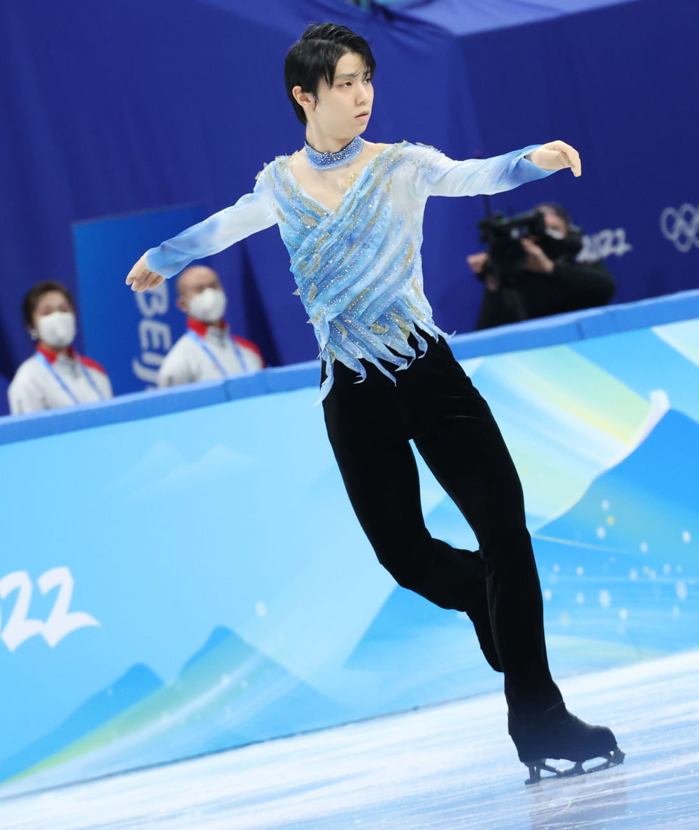 新华社记者 马宁 摄↑日本选手羽生结弦在比赛中.