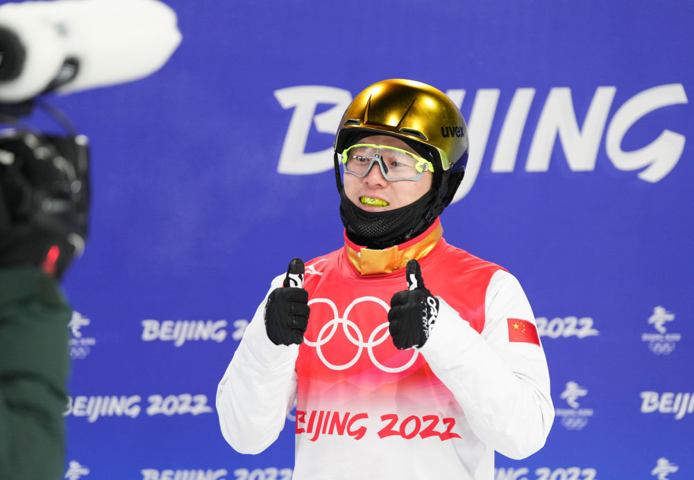 一跳定乾坤！齊廣璞獲自由式滑雪男子空中技巧金牌