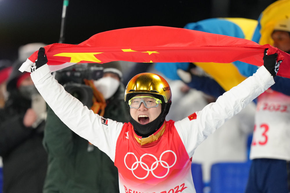 一跳定乾坤！齊廣璞獲自由式滑雪男子空中技巧金牌