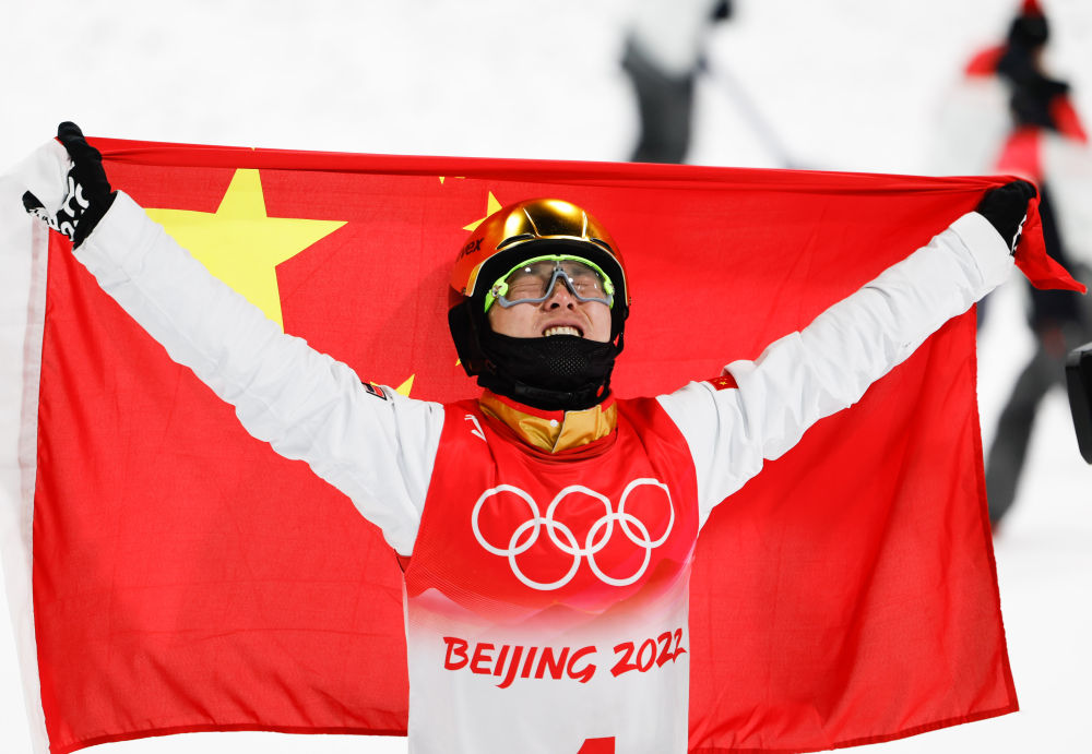 一跳定乾坤！齊廣璞獲自由式滑雪男子空中技巧金牌