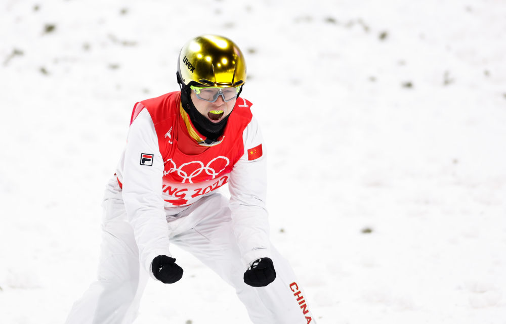 一跳定乾坤！齊廣璞獲自由式滑雪男子空中技巧金牌
