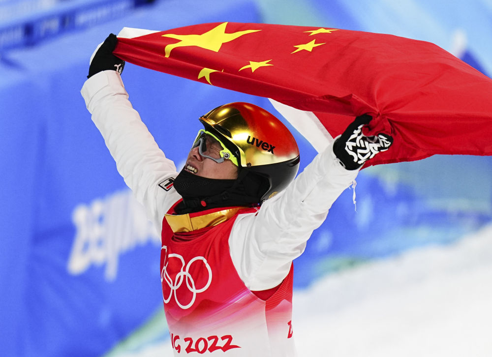 一跳定乾坤！齊廣璞獲自由式滑雪男子空中技巧金牌