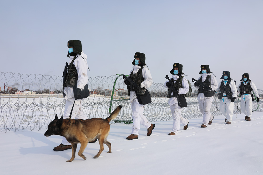 北纬51黑河好八连24小时跨昼夜冰上执勤巡逻见闻