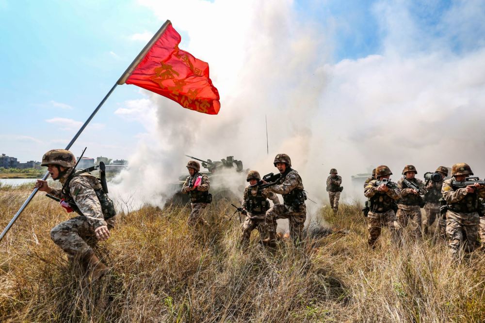 燃！强势围观装甲步兵战术演练现场