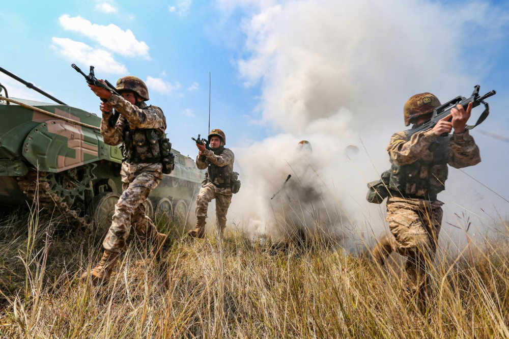 燃！强势围观装甲步兵战术演练现场