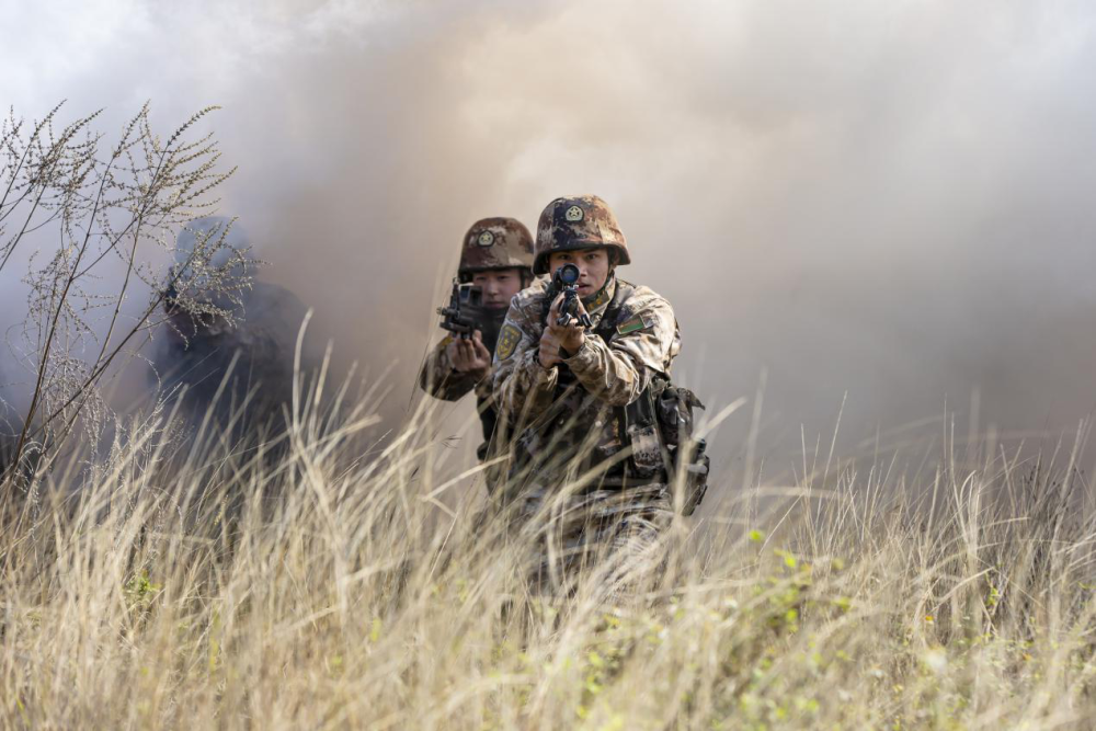 燃！强势围观装甲步兵战术演练现场