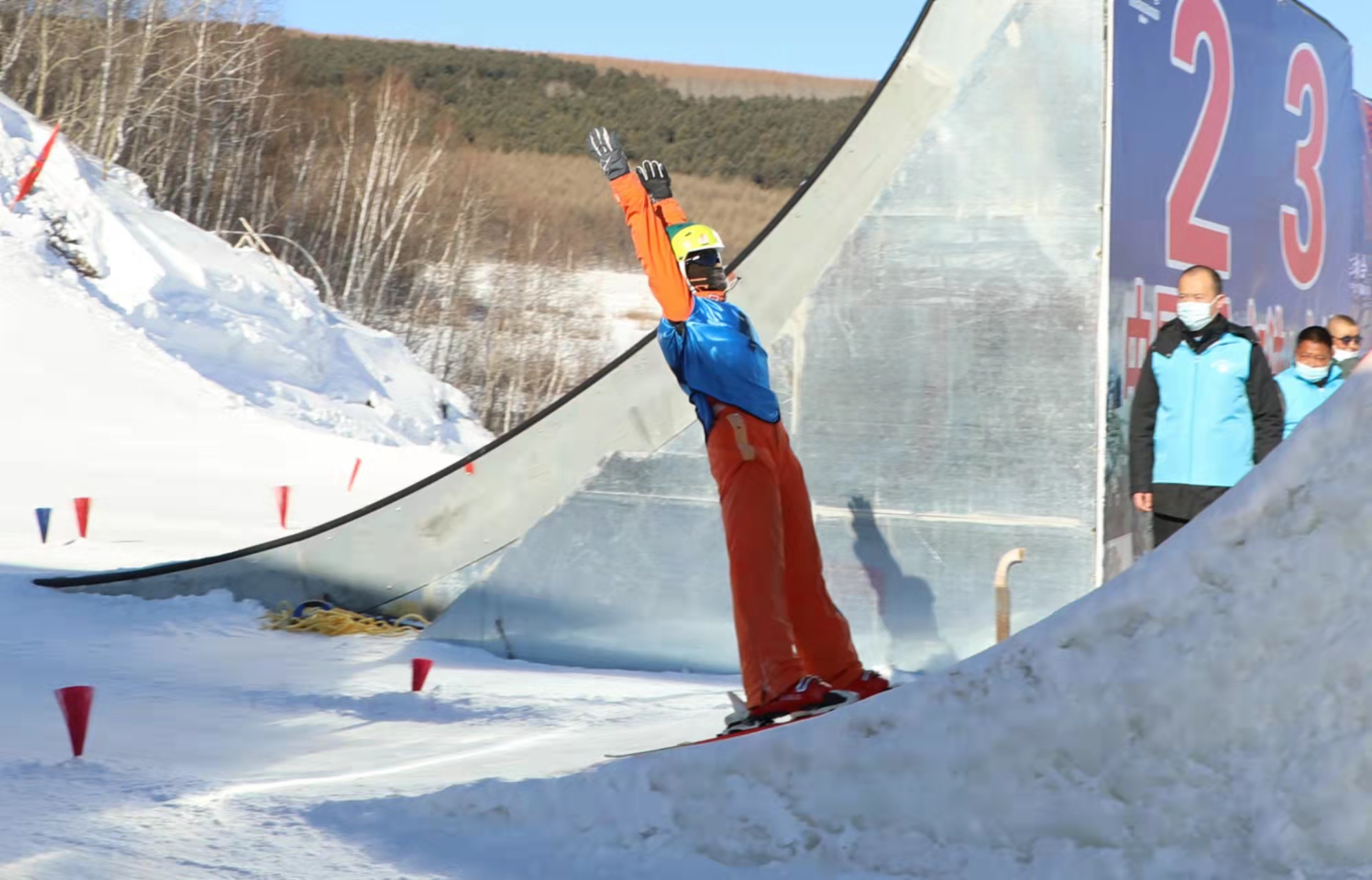 【漂华体会- 华体会体育官方网站- 华体会体育APP下载移学院】突破极限速度 冰川滑雪场跑出新速度