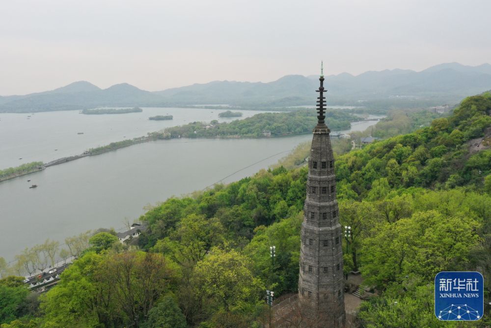 杭州气温回升，西湖春意盎然