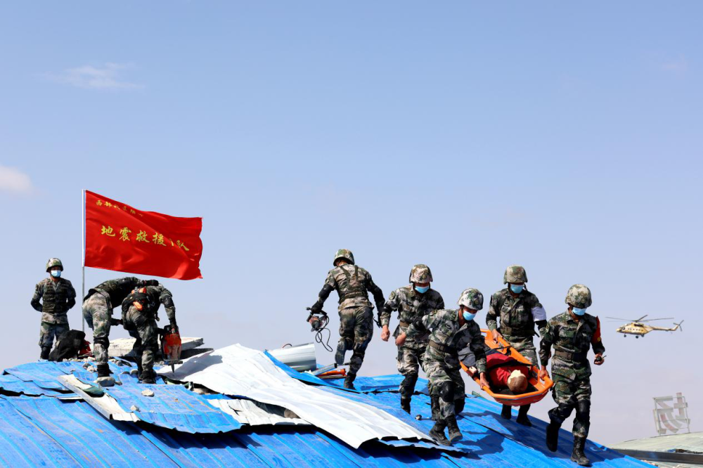 解放軍和武警部隊參加應急使命2022高原高寒地區抗震救災實戰化演習