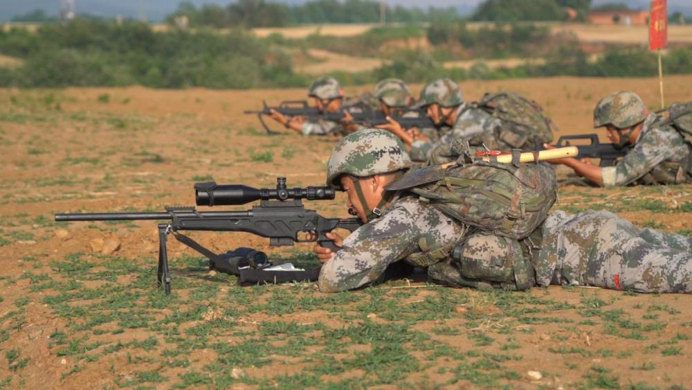 第83集团军某旅实战化训练 锤炼侦察尖兵打赢能力(2)