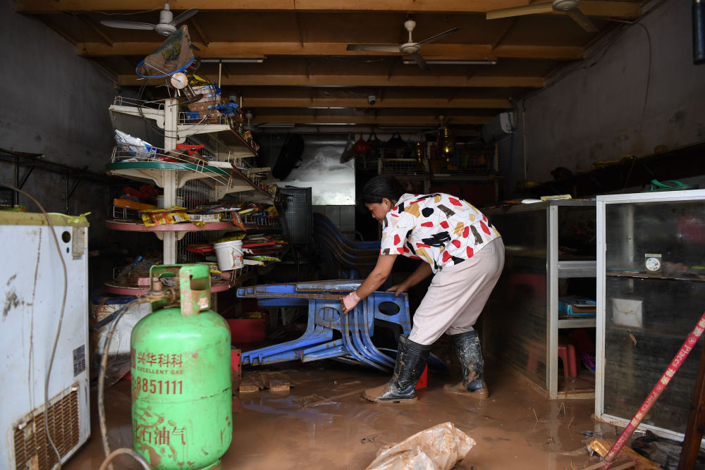 洪水中，那些奋战的身影