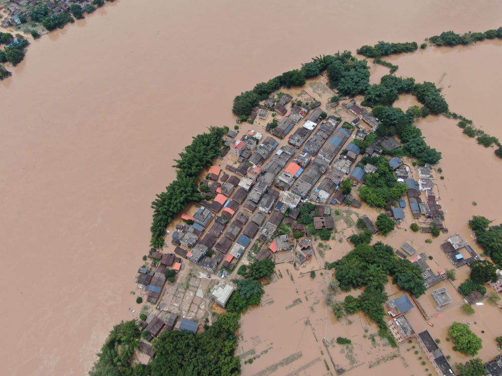 洪水中，那些奋战的身影