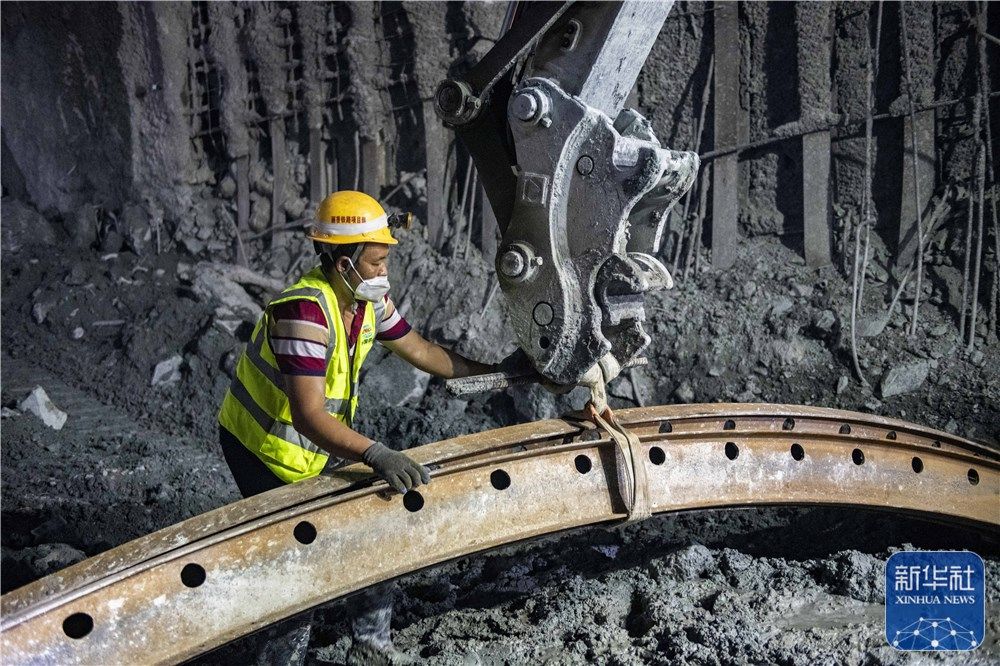 丽香铁路金沙江特大桥主体全部完工