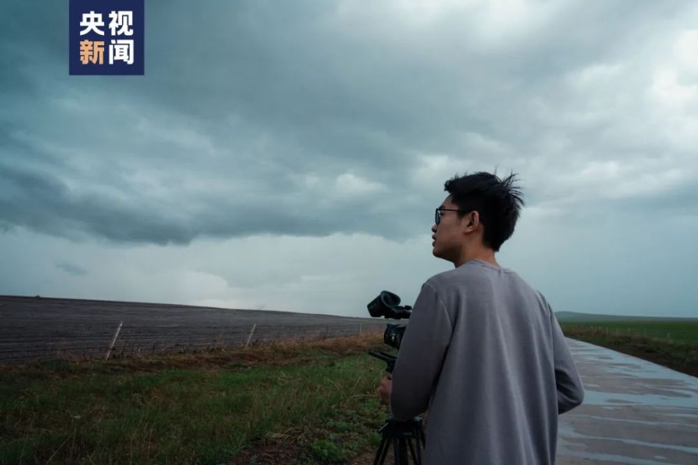 驾车5次冲进台风眼这位00后追风少年真酷