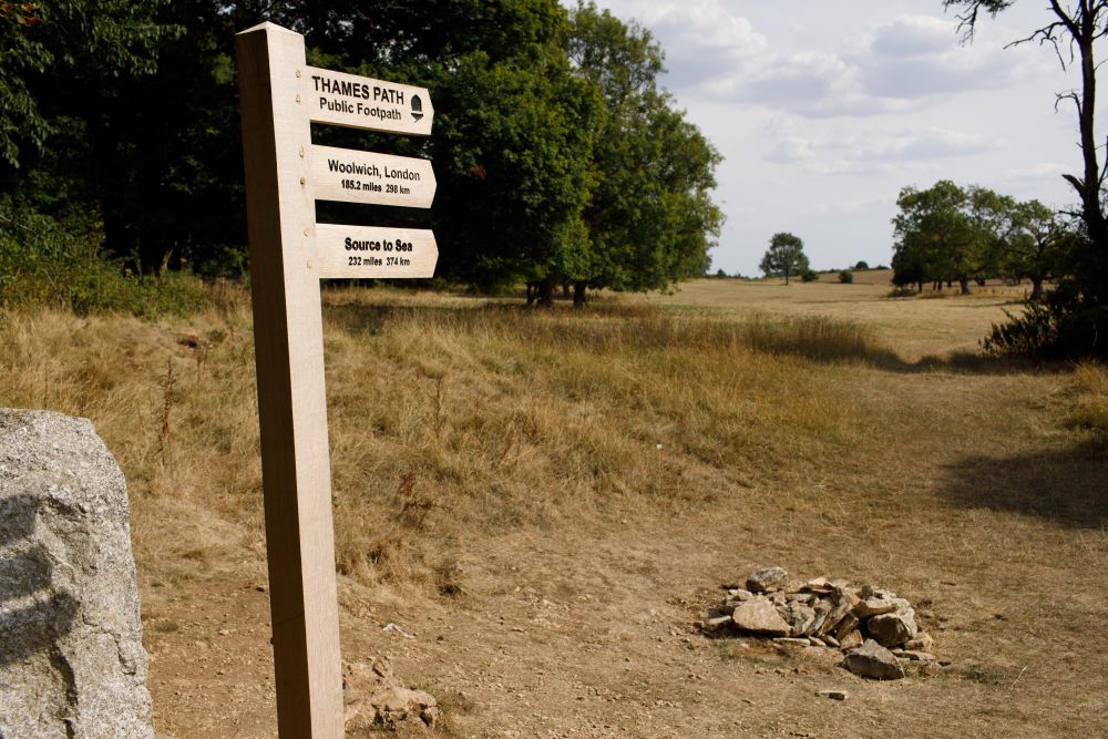 英国炎热 泰晤士河源头干涸