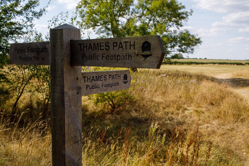 英国炎热 泰晤士河源头干涸