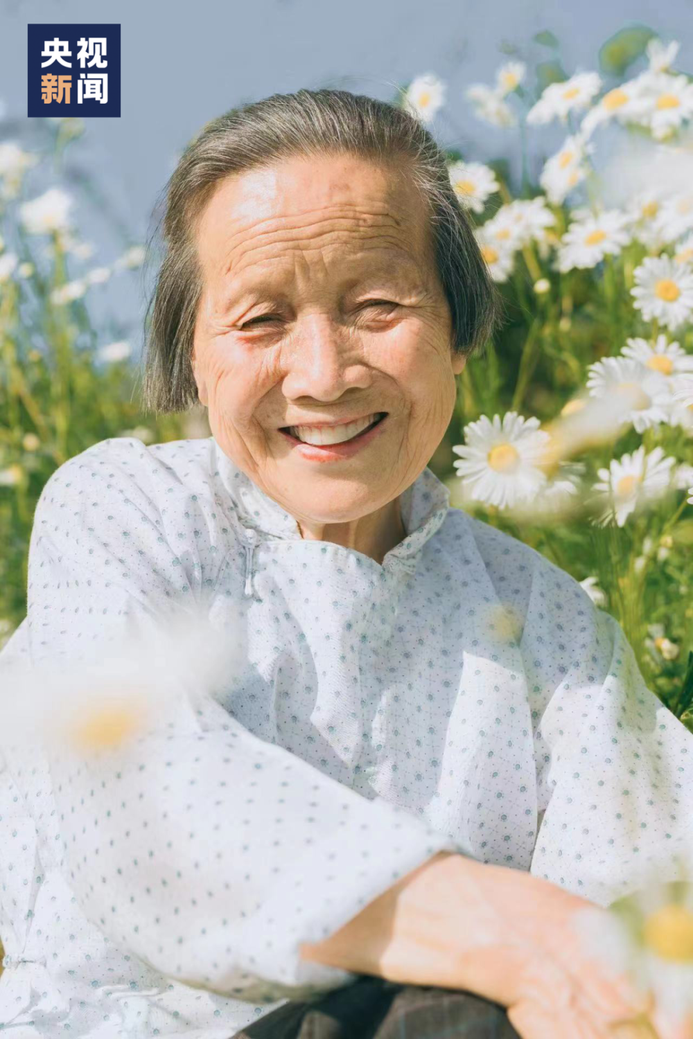 80岁外婆的时尚大片用相机记录下生活点滴