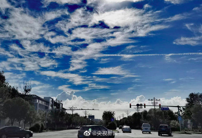 丝云如剪羽网友北京的秋天适合望天