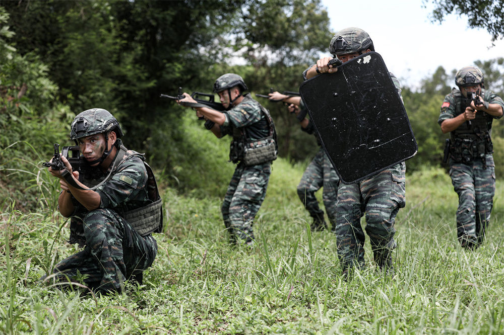 戰味十足!直擊解放軍和武警部隊火熱演兵場