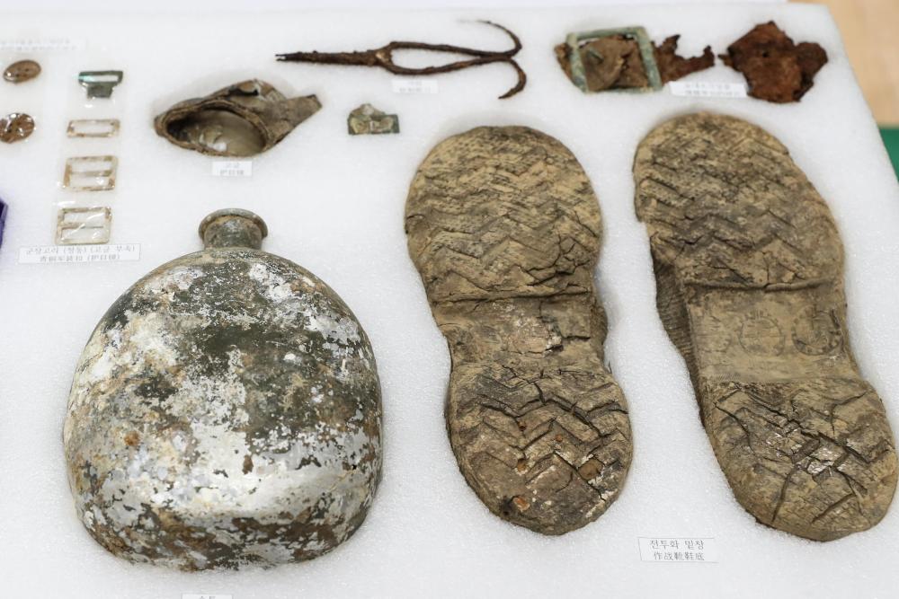 這些無聲的遺物，告訴你他們?yōu)楹问亲羁蓯鄣娜?/></p><p>↑在韓國仁川拍攝的志愿軍烈士遺物（2021年9月1日攝）。</p>
        </div>
        <div   id=