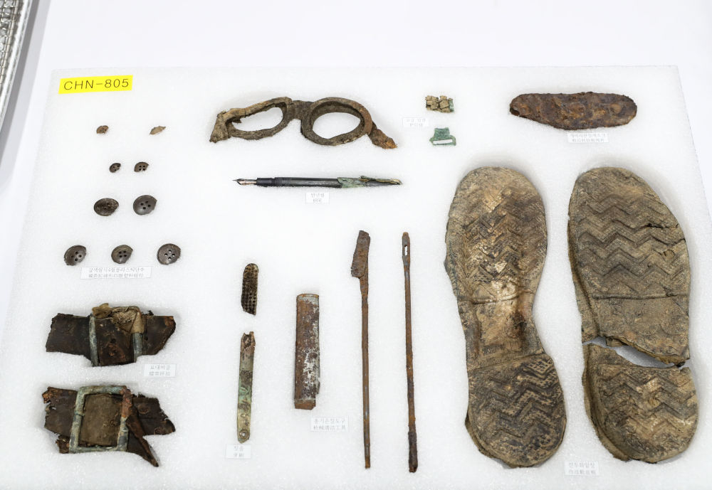 這些無聲的遺物，告訴你他們?yōu)楹问亲羁蓯鄣娜?/></p><p>↑在韓國仁川拍攝的志愿軍烈士遺物（2021年9月1日攝）。</p>
        </div>
        <div   id=