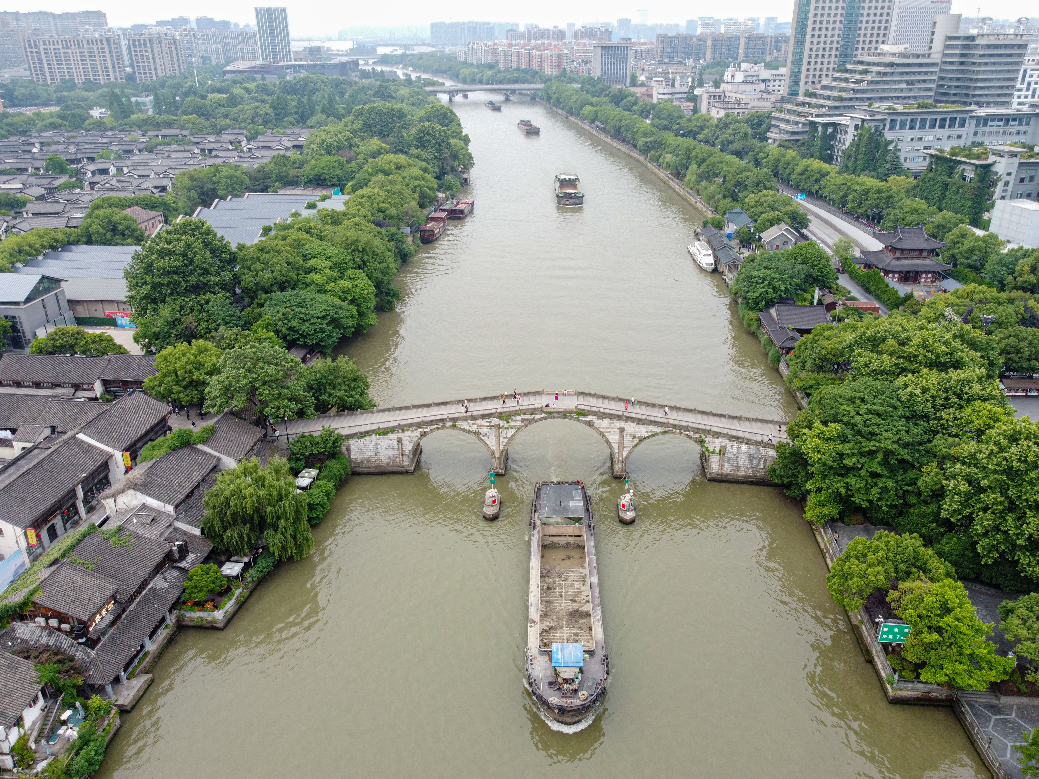 江河奔腾看中国| 京杭大运河：古“运”新韵，景美人和- 新华社客户端