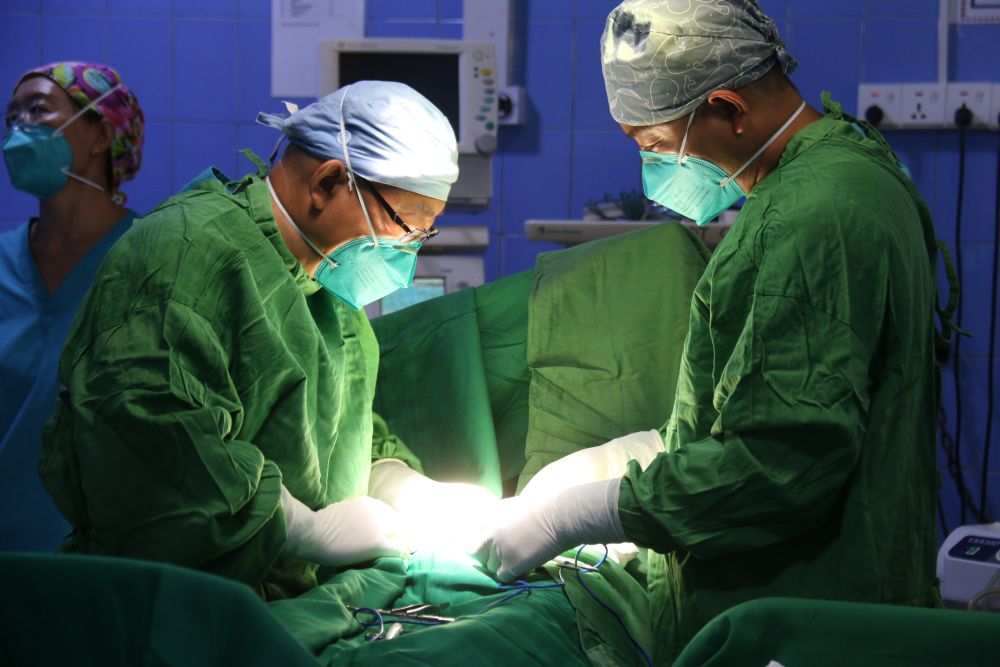 全球连线 | 六赴卢旺达的中国援外医生，用实际行动诠释“医者仁心”