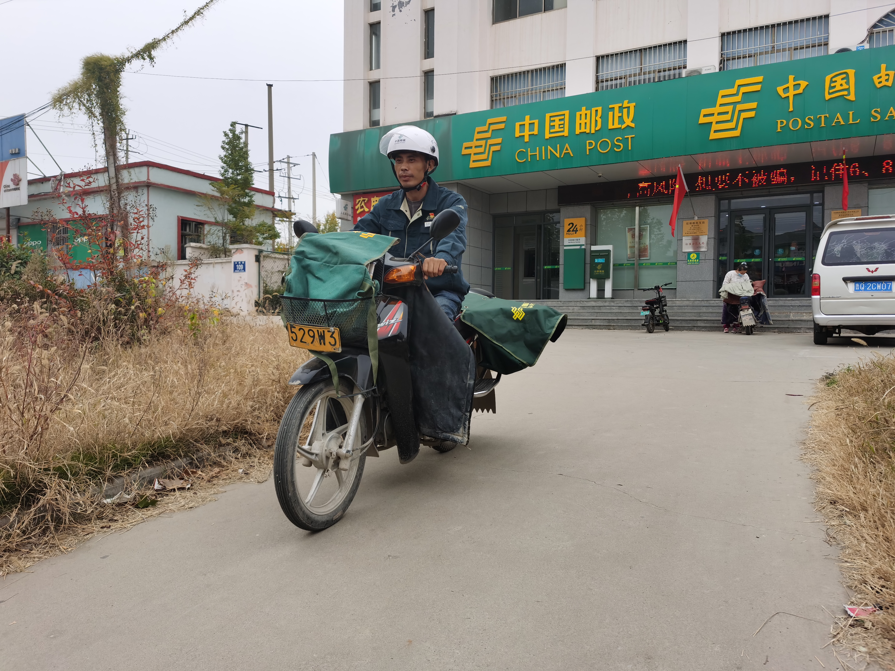 邮递员邮包,邮递员包,邮递员_大山谷图库