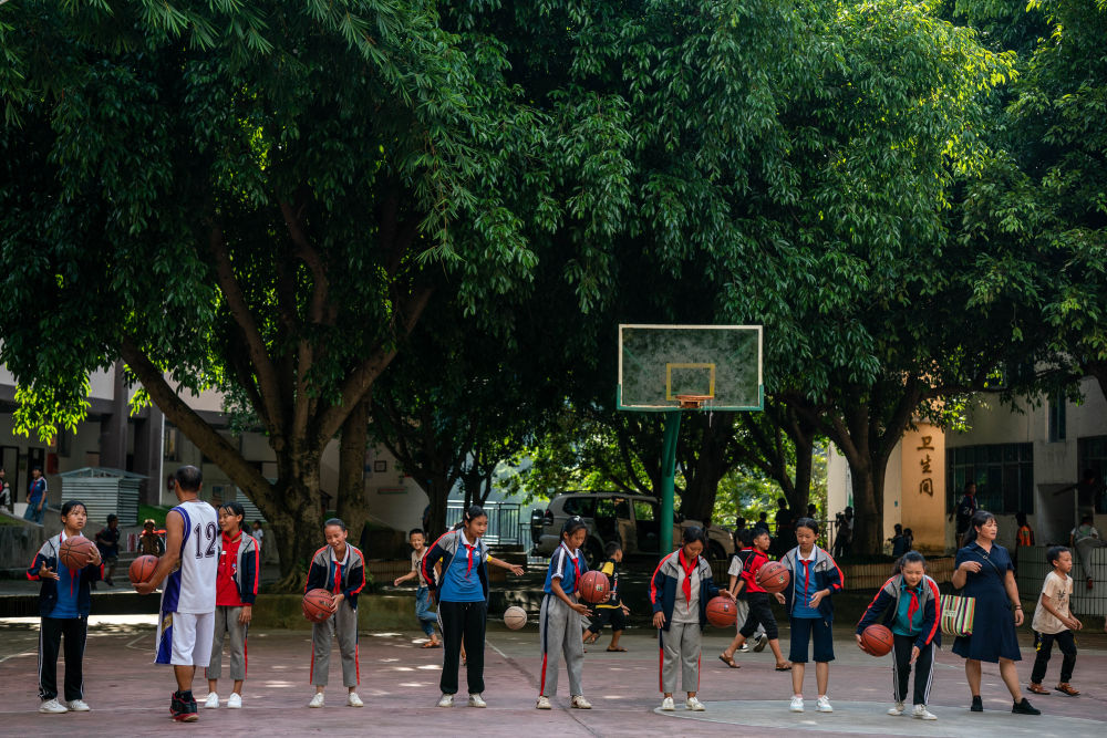 追光·世界视力日丨“零近视”小学最新后续 拥有5.3视力是什么体验?