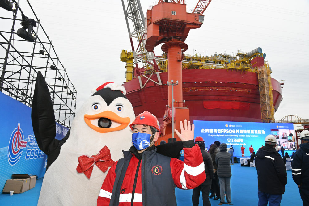 新华全媒+丨中国制造“海上油气巨无霸”顺利交付