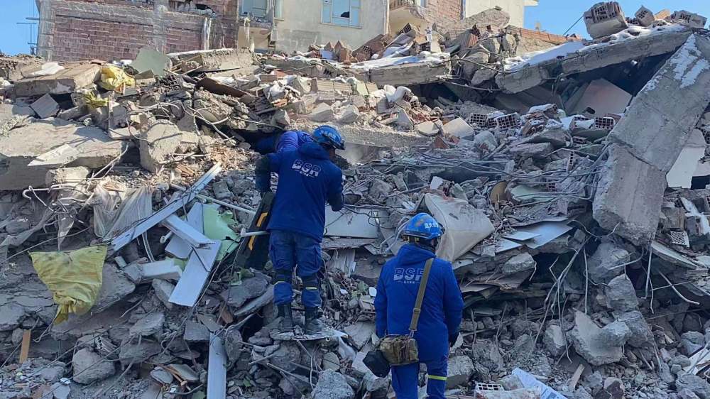 震中日记 | 中国救援队再次救出幸存者 余震之中“逆行”
