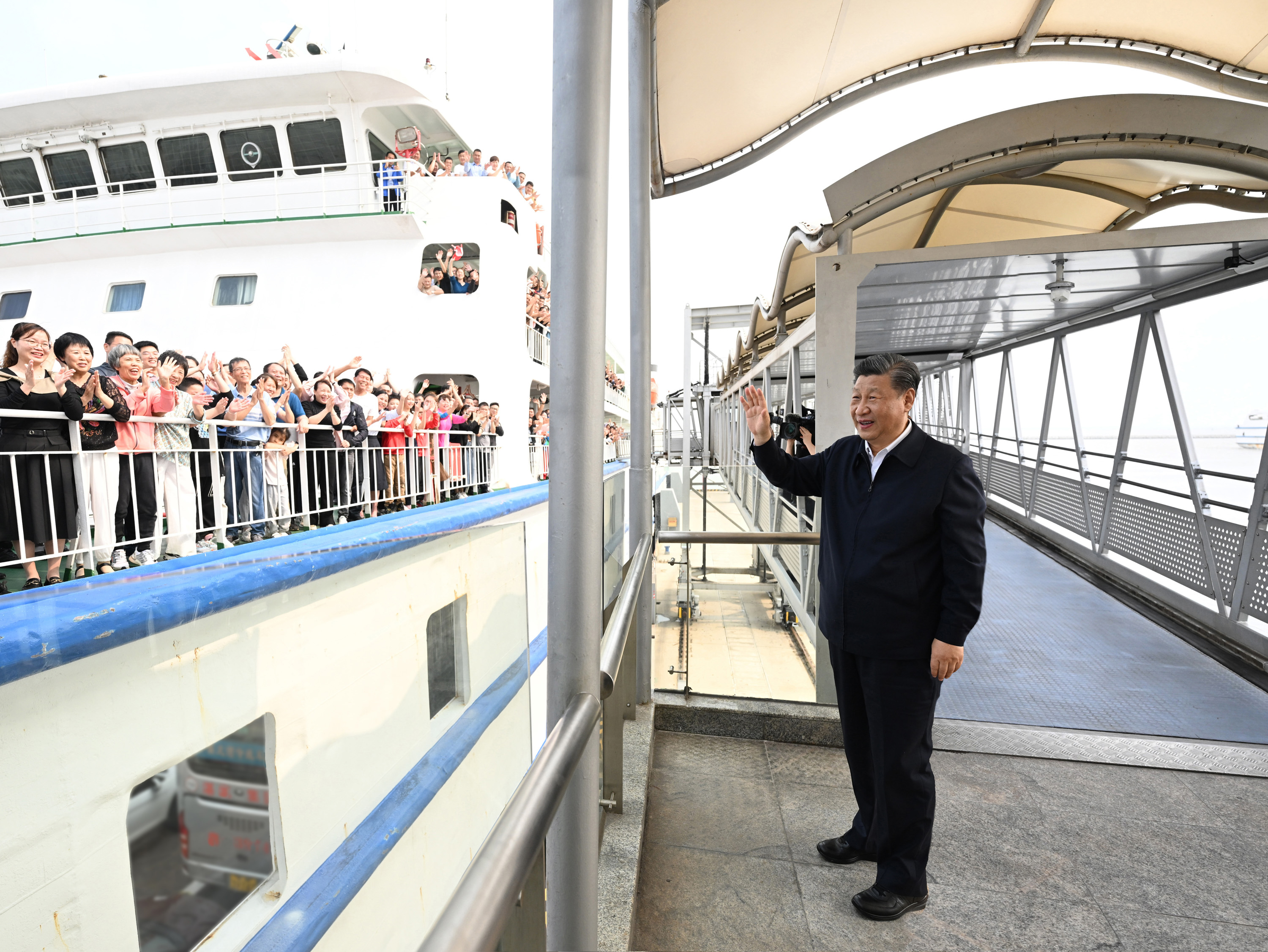 习近平在广东考察时强调 坚定不移全面深化改革扩大高水平对外开