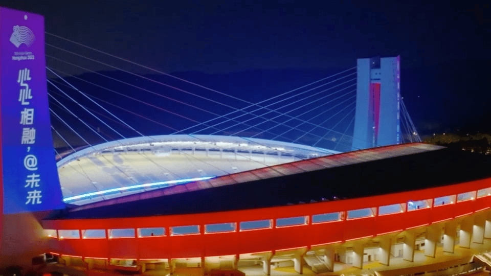 新华社——追光|这座揭开面纱的亚运会足球决赛场，瞧瞧有啥不一样(图7)