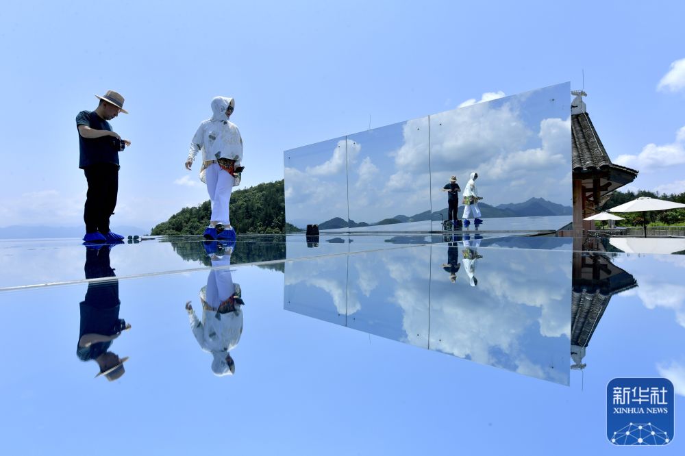 湖北恩施天空之镜引客来