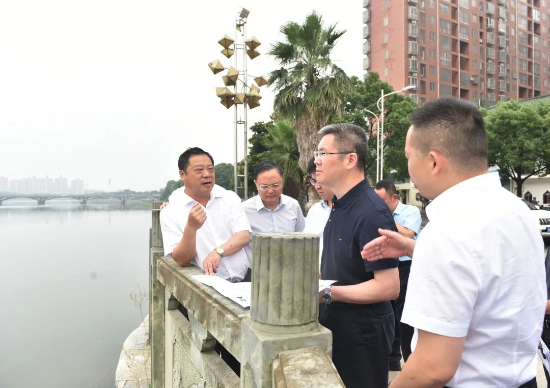 袁勤华到鹰潭上饶检查指导端午节划龙舟活动安全稳定工作