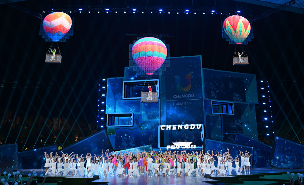 8月8日,演员在闭幕式上表演。新华社记者 张龙 摄