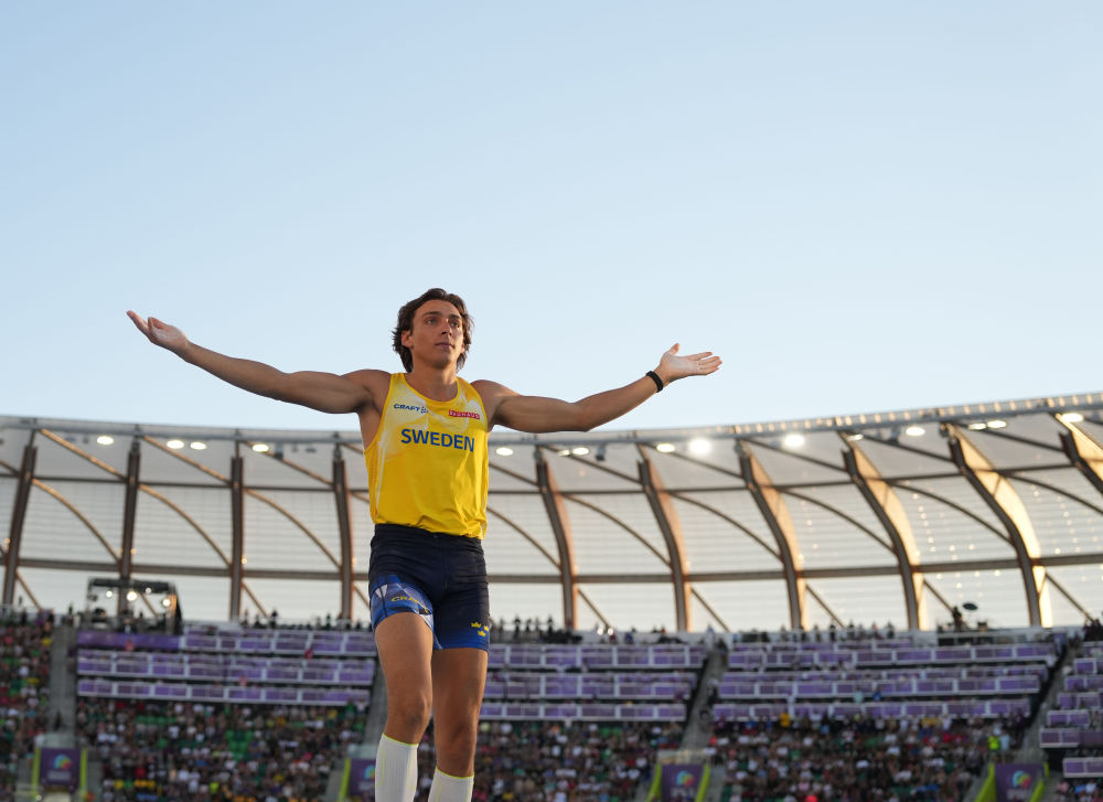 当日,在美国俄勒冈州尤金市举行的2022世界田径锦标赛男子撑杆跳高