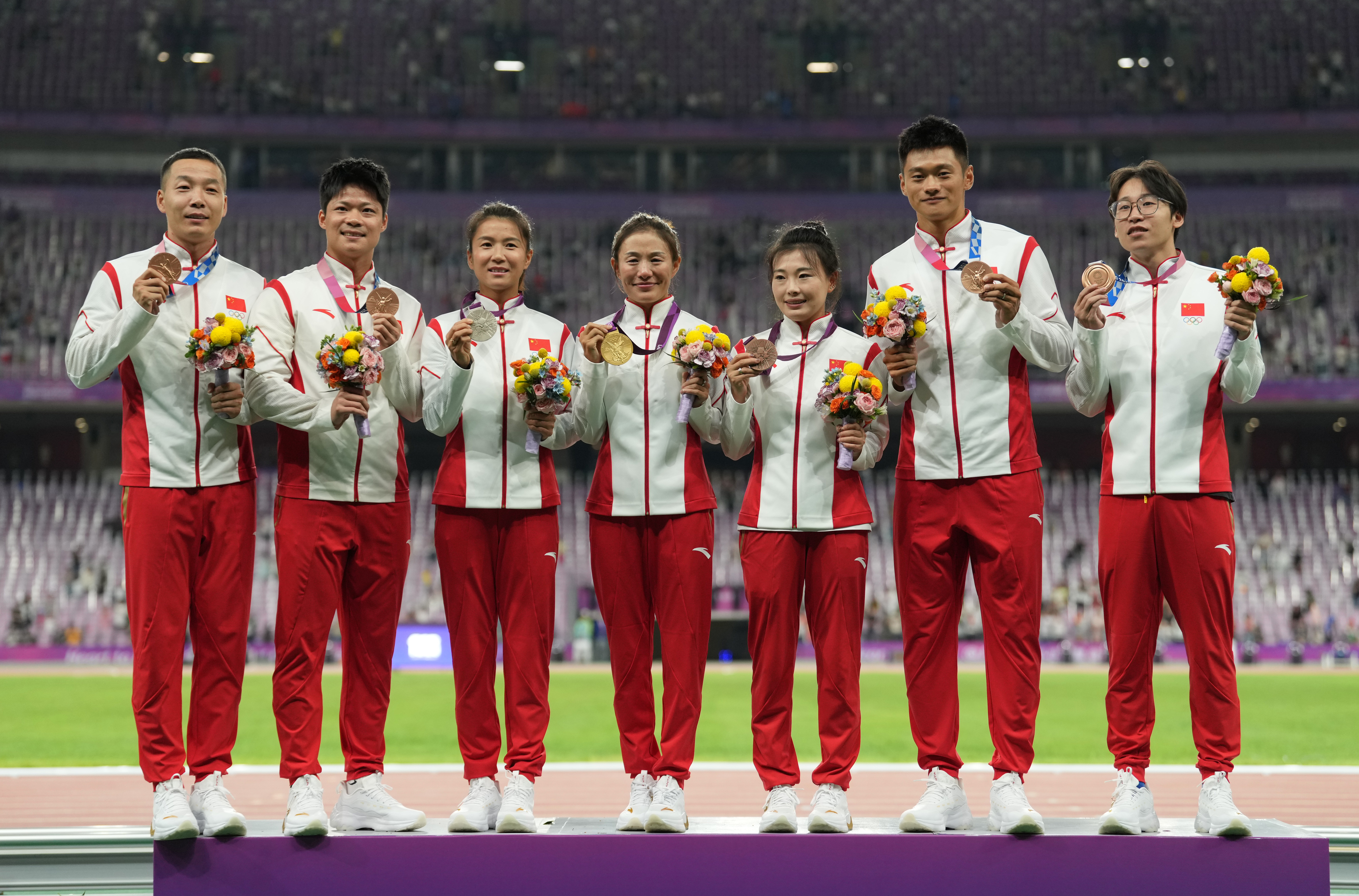 刘虹和吕秀芝分别站上冠,亚,季军领奖台,拿到递补的2012年伦敦奥运会