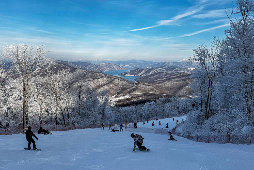 各地涌现“冰雪+”新产品 成为冬日消费市场增长点