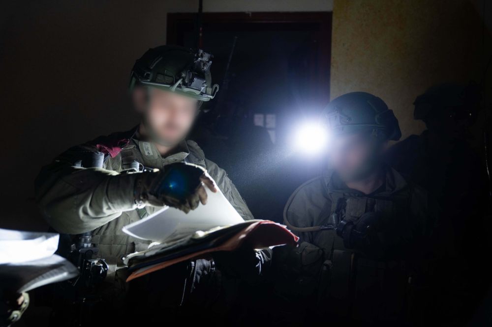 这张以色列国防军1月10日发布的照片显示，以军地面部队在加沙地带南部开展军事行动。新华社发（以色列国防军供图）