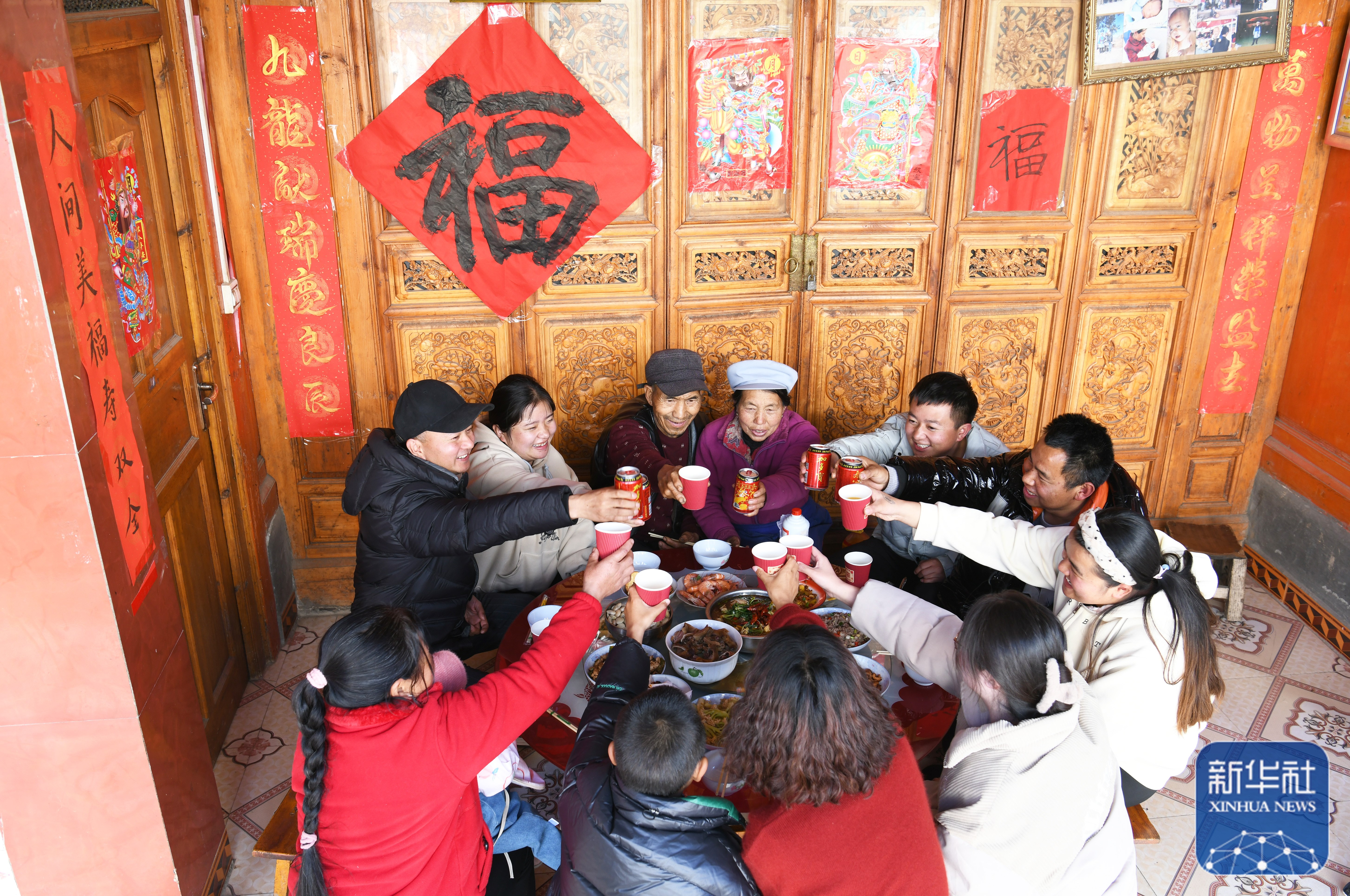 立即下载游戏介绍评论除夕辞旧岁人们吃起团圆饭餐桌上是节日的味道更