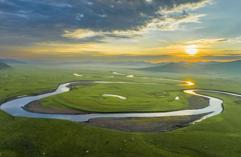 内蒙古呼伦贝尔:冰雪文旅创佳绩,绿色发展谱新篇